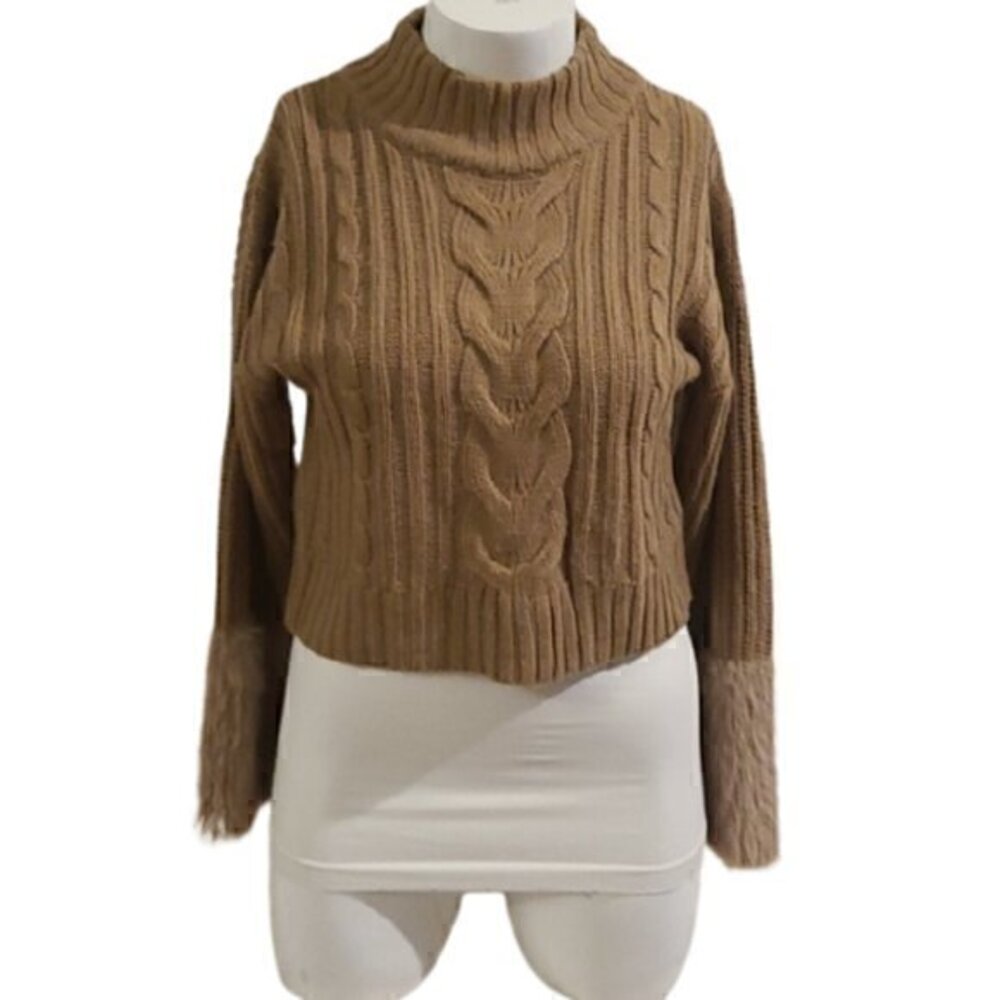 [Saltaire] Crop Top with Fur Sleeves